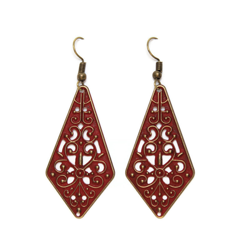 Pendulum-shaped lightweight charms adorned with vintage flourishes. Hand-painted tomato red and burnished to shiny gold. On 1" ear wires.
