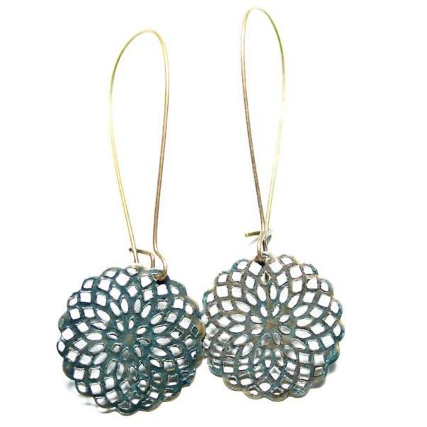 Lightweight statement earrings 